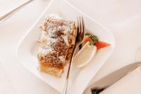 Vorspeise am Tisch serviert